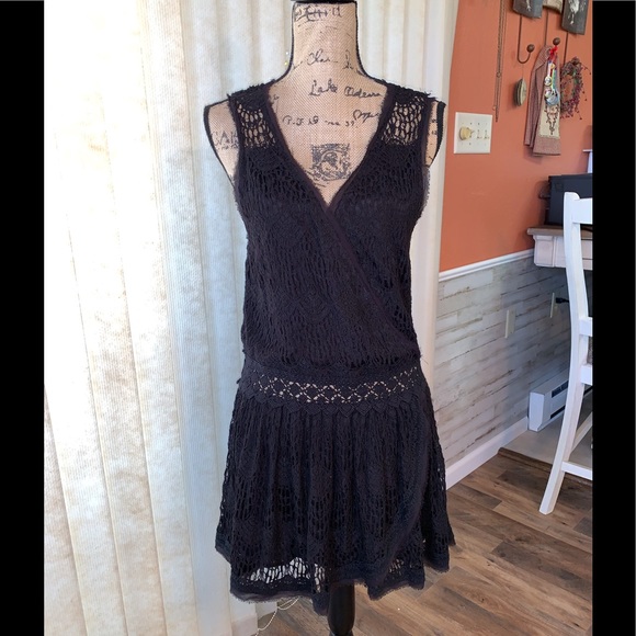 Free People Dresses & Skirts - Super Cute Black Lace Surplice Cutout Dress💕